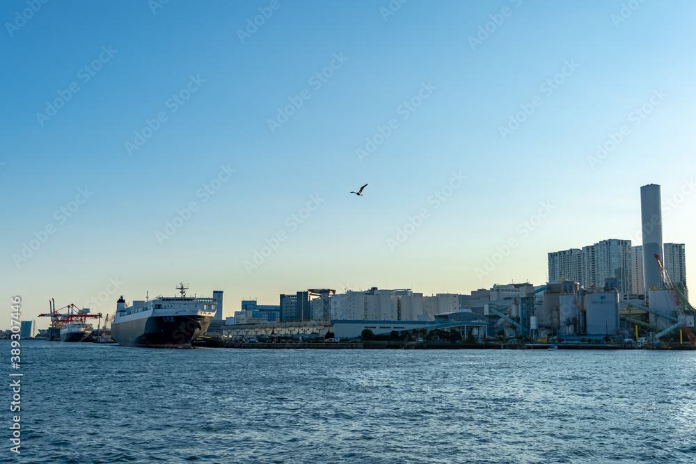 東京都港区芝浦ふ頭から見た東京の都市景観