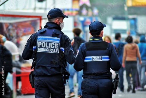 police officer © Julien