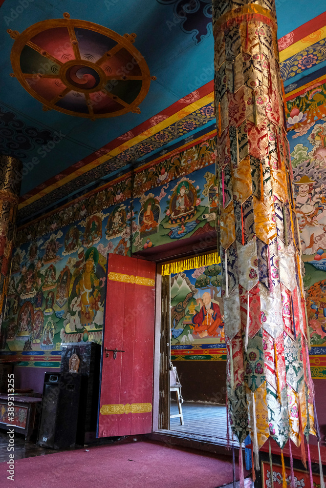 Obraz premium Pelling, India - October 2020: Detail of the Buddhist Sanghak Choeling Monastery in Pelling on October 31, 2020 in Sikkim, India.