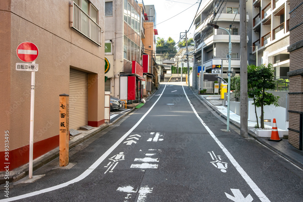 東京都港区麻布十番の七面坂
