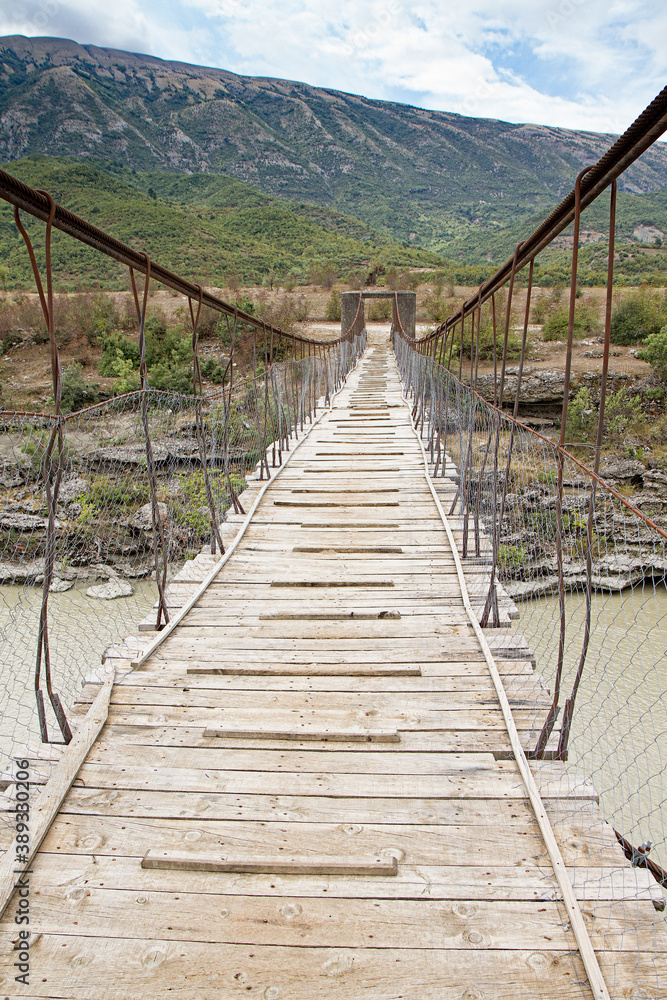Obraz premium ponte in legno ferro e cemento canyon