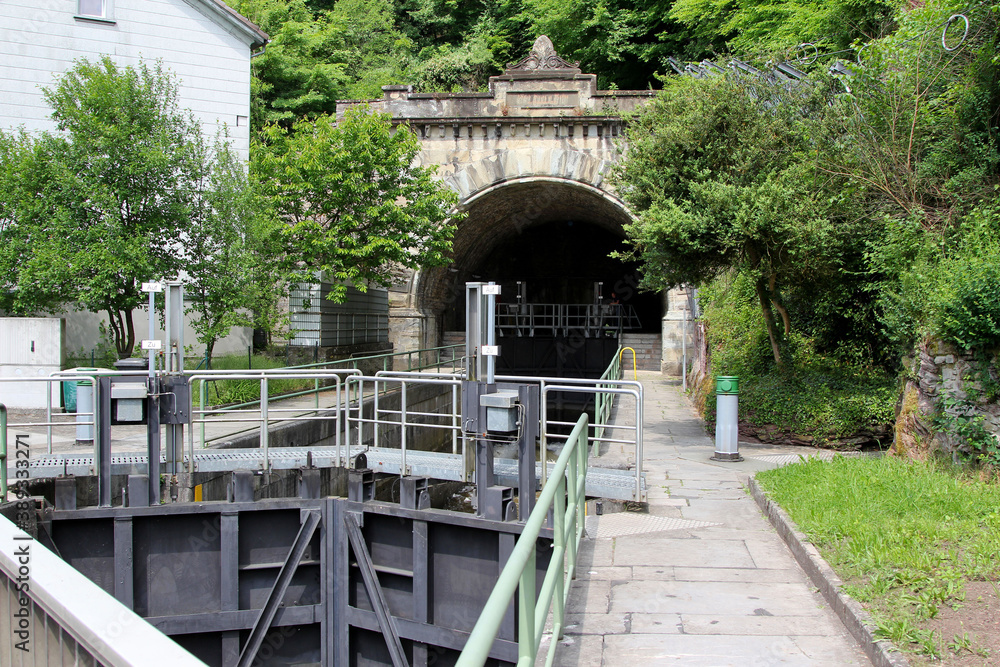 Lahn Schiffstunnel in Weilburg Lahn Schiffstunnel in Weilburg