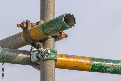 Fotografi Scaffolding pipe clamp and parts, An important part of building strength to scaf