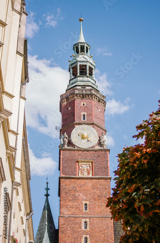 Ujęcie ogólne ratusza na wrocławskim rynku. Wrocław 2019-08-13