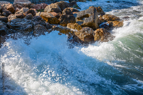 Wallpaper Mural waves and rocks Torontodigital.ca