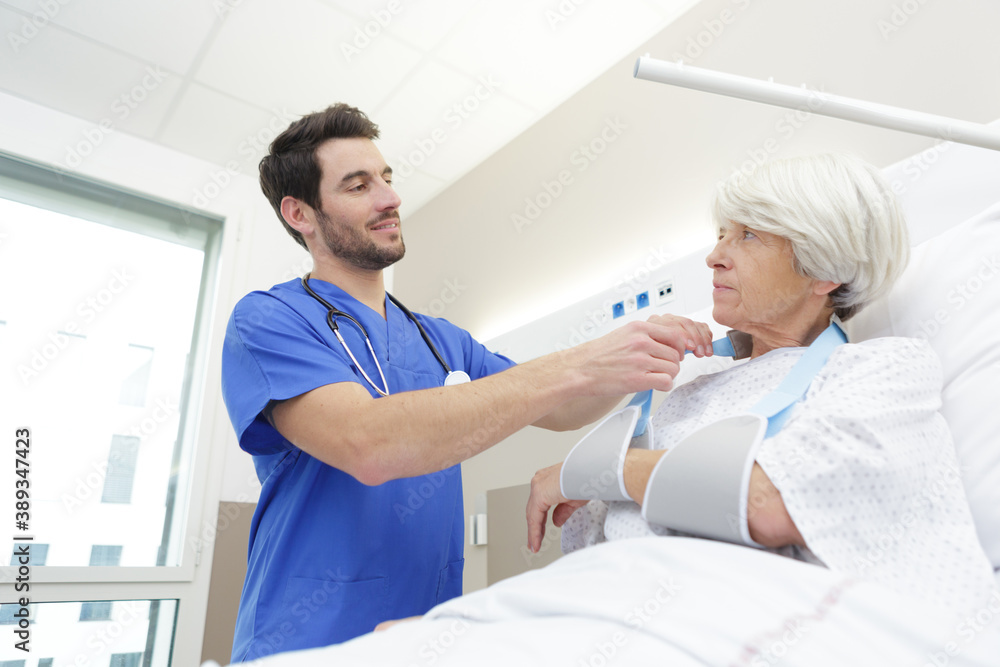 Obraz premium senior woman lying on bed receiving health care at home