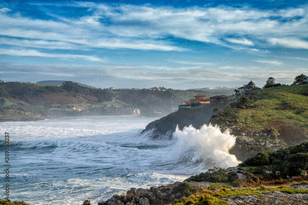 Obraz premium huge waves crashing onto the shores of Cabo de Ajo on the northern Spanish coast