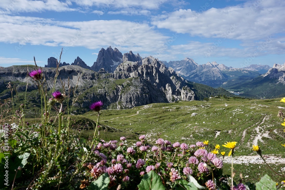 Dolomiten im Nationalpark Drei Zinnen in Südtirol, Italien, Sommer