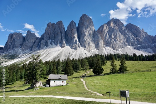 Geißlergruppe in den Dolomiten, Italien photo