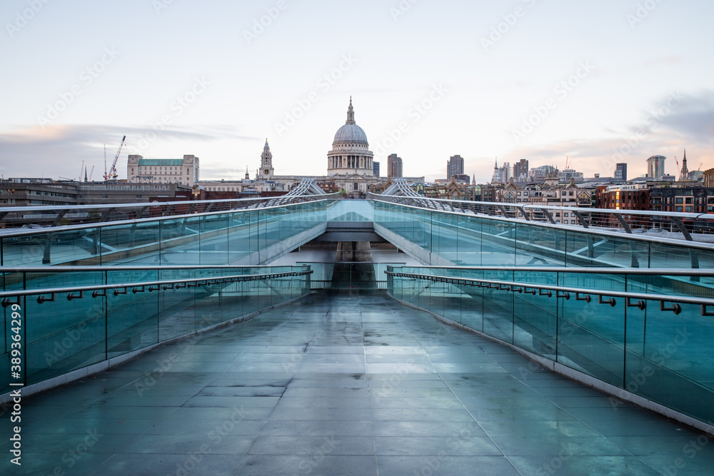 Saint Paul Cathedral from the ramp of the Millennium Bridge at dawn