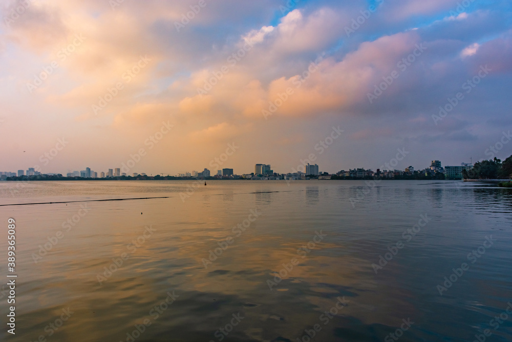 Fototapeta premium HANOI, VIETNAM, 4 JANUARY 2020: Sunset over the West Lake