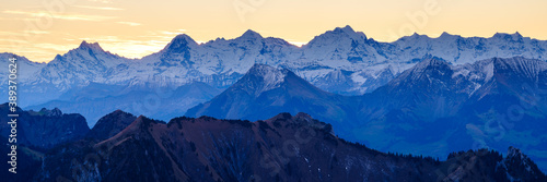 Eiger, Mönch und Jungfrau bei Sonnenaufgang, Panorama, Schweiz