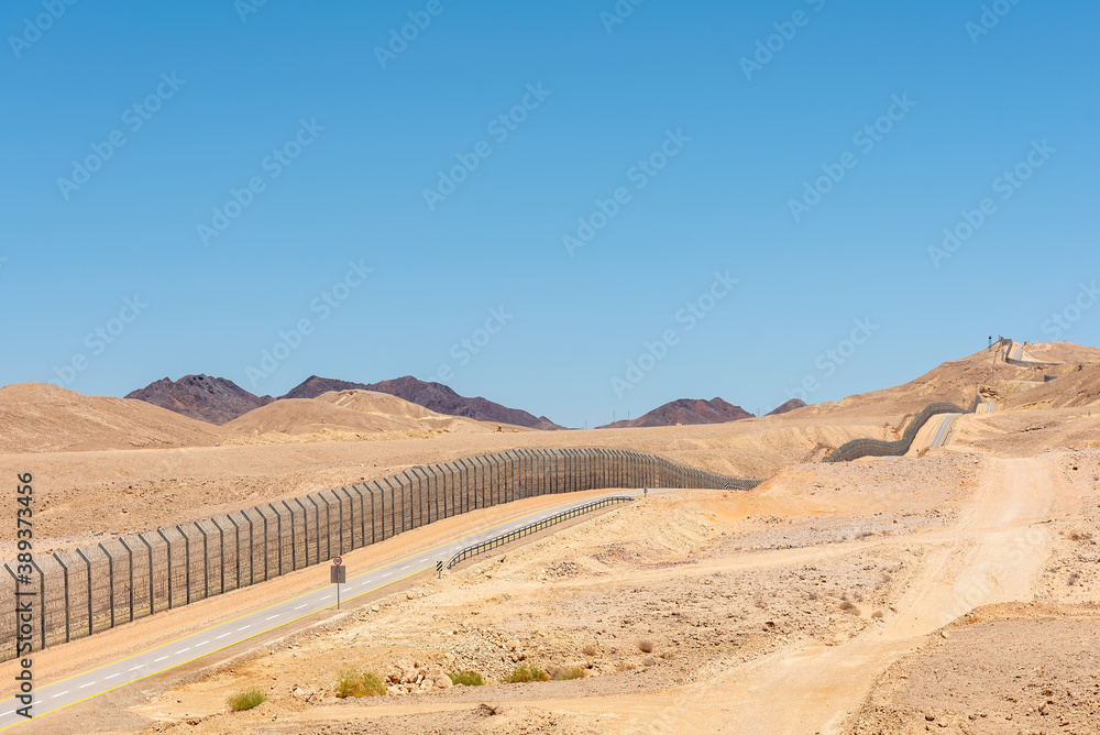 Title: The Israeli border with Egypt in the Negev desert.

