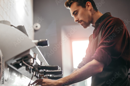Tableau sur toile Professional barista working with coffee machine