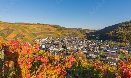 Winzerdorf Dernau im Goldenen Oktober 2020