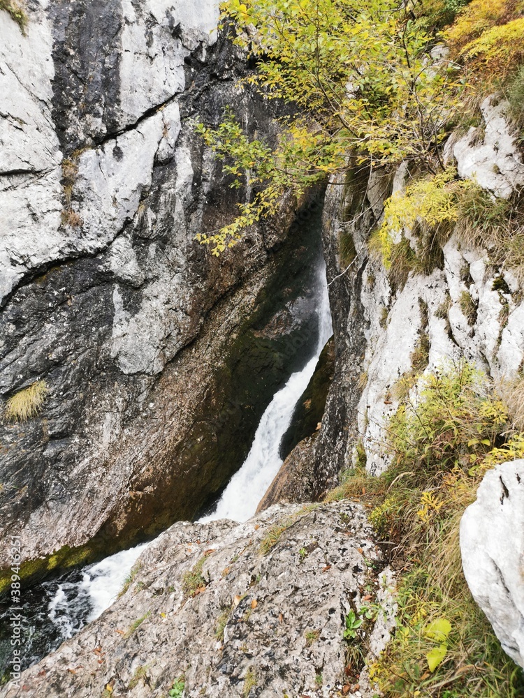 Obraz premium waterfall in the mountains