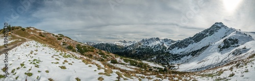 herbstliches alpines Panorama © Michael