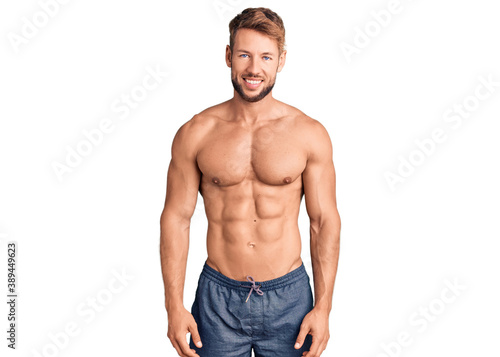 Φωτογραφία Young caucasian man standing shirtless with a happy and cool smile on face