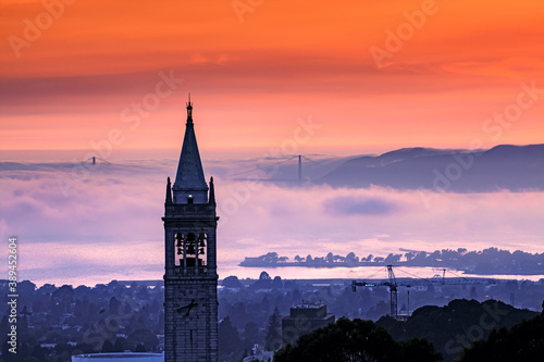 Sather Tower in UC Berkeley, California Fototapete
