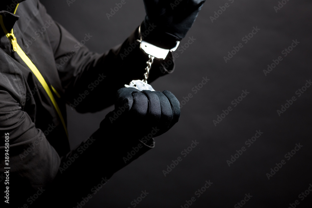 Grillage noir contre un trouble lisse hors background, close-up Photo Stock  - Alamy