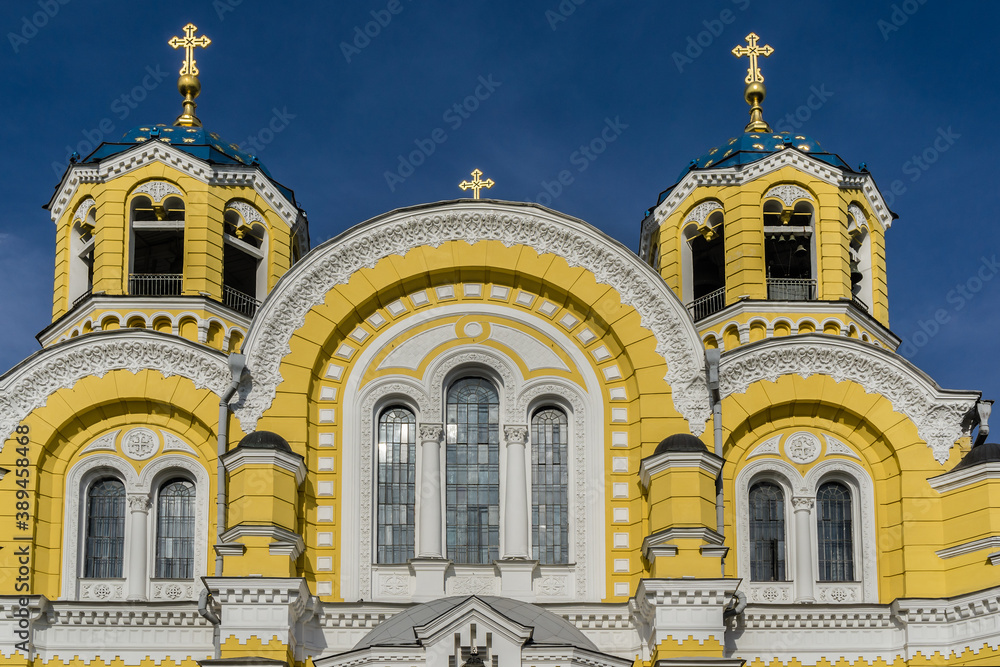 Obraz premium St. Vladimir Cathedral (or Volodymyrsky Cathedral). Kyiv (Kiev), Ukraine. Cathedral - one of city major landmarks and mother cathedral of Ukrainian Orthodox Church.
