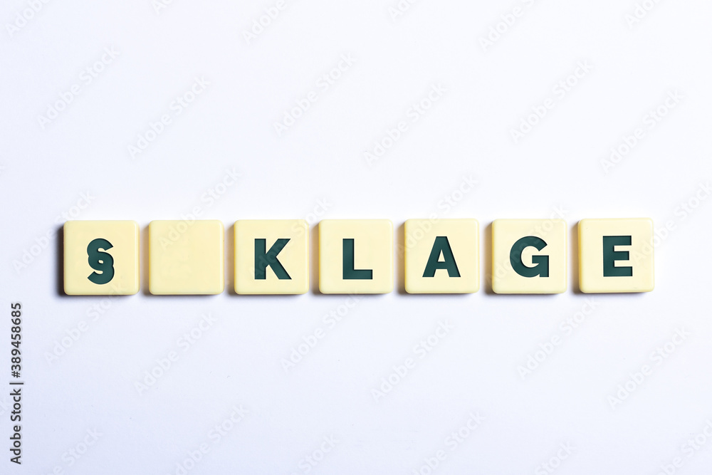 Das Wort Klage in Buchstaben mit Paragraph Zeichen Das Wort Klage in Buchstaben mit Paragraph Zeichen