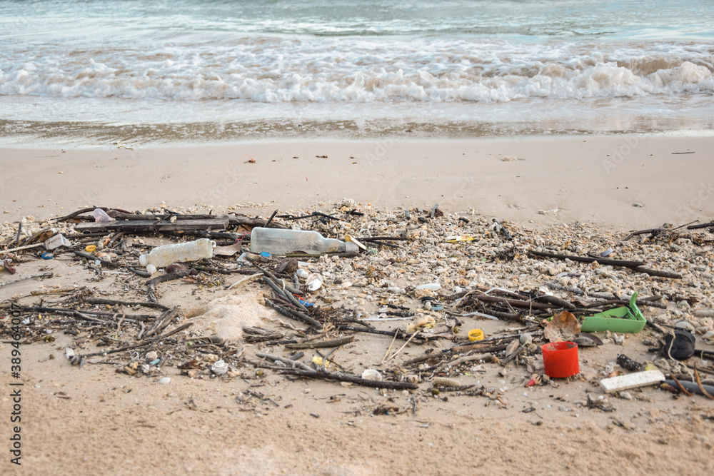 beach garbage
 - obrazy, fototapety, plakaty 