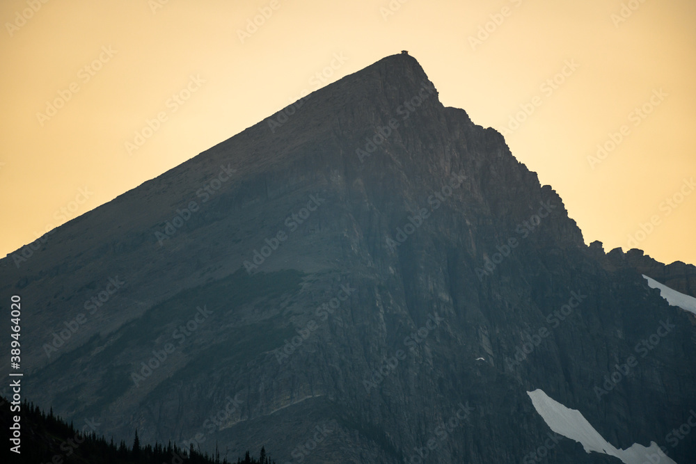 Naklejka premium Swiftcurrent Fire Tower Sits on the Peak