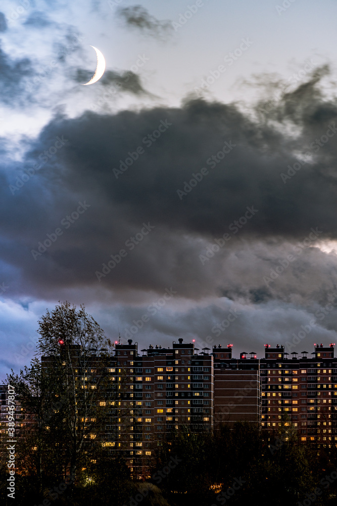 Fototapeta premium City in a fiery sunset