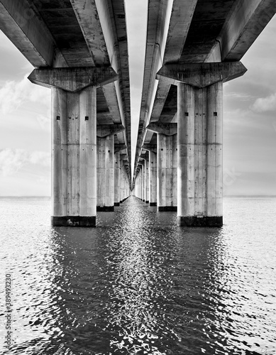 Φωτογραφία Vista inferior de un viaducto