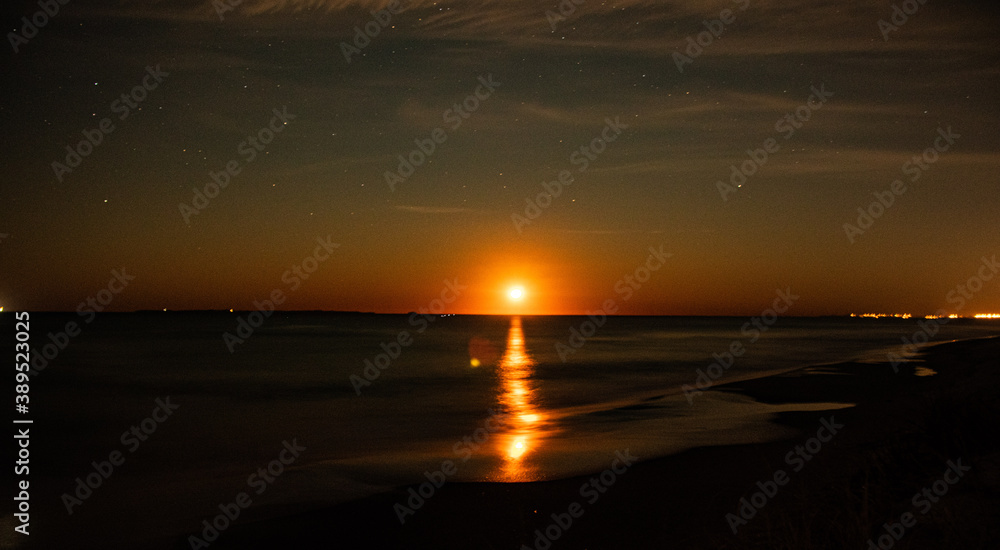 Obraz premium Red full moon Rises!