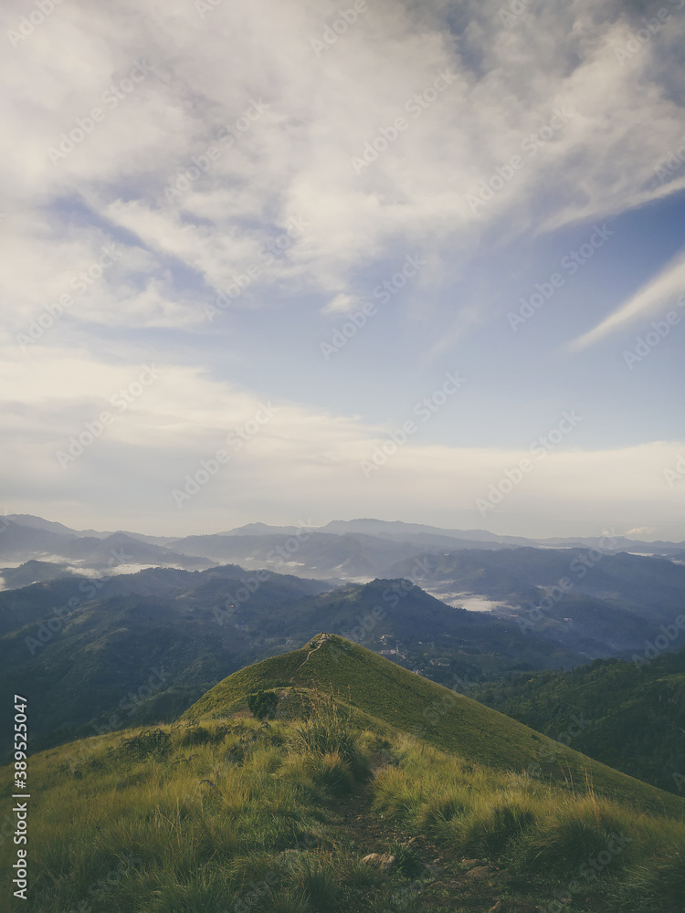 Fototapeta premium Beautiful sunrise from Narangala mountain, Sri Lanka