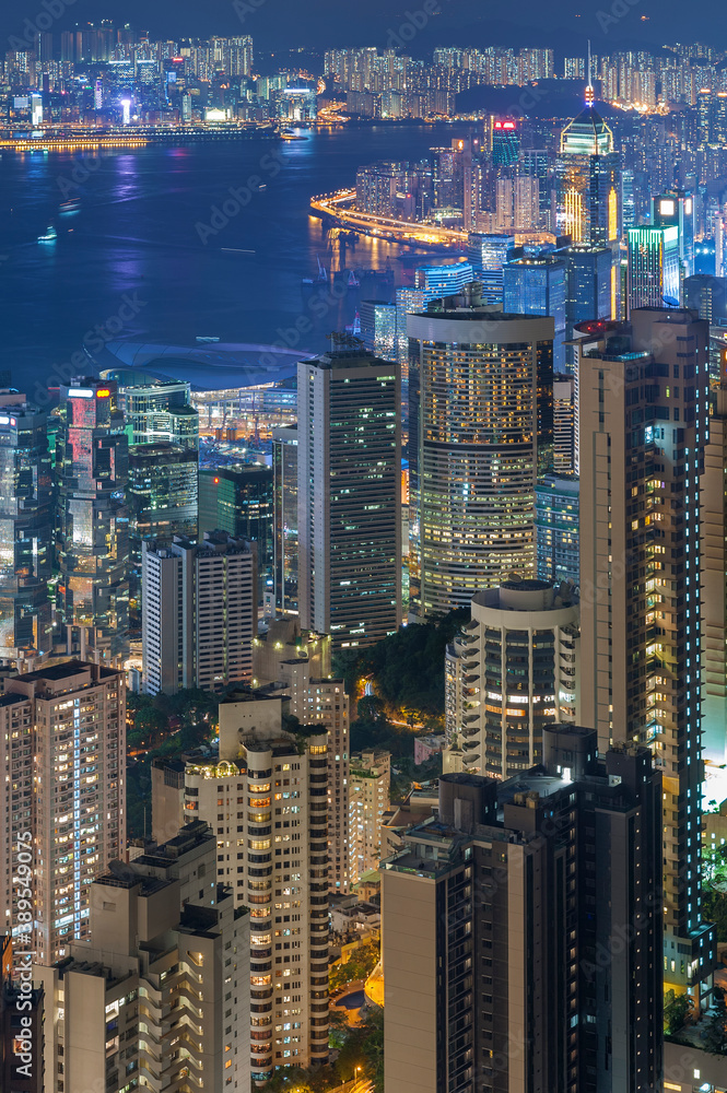 Obraz premium Aerial view of downtown district of Hong Kong city at night