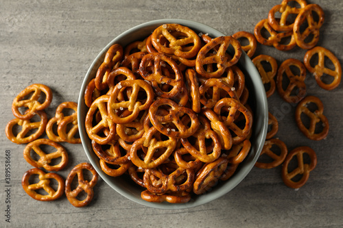 Bowl with tasty cracker pretzels on gray table Fototapet