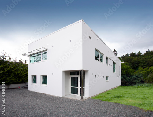 modern white concrete residential house in mid day light with blue sky © Elmer Laahne PHOTO
