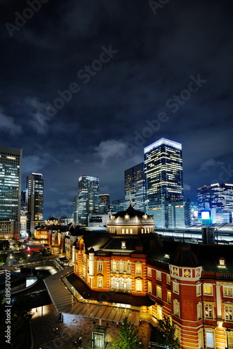 東京駅と幻想的な夜 © pocketalbum