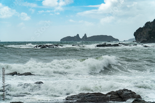 長崎県長崎市 弁天白浜 台風通過後の荒れた海