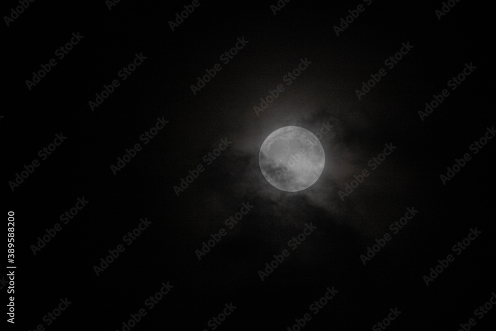 pleine lune blanche dans ciel noir aurelie rabillard pictographe moon black moon cratères villers sur mer normandie molly dreams pleine lune blanche dans ciel noir aurelie rabillard pictographe moon black moon cratères villers sur mer normandie molly dreams