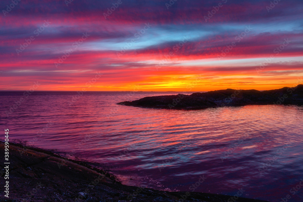 Fototapeta premium Beautiful sunset sea sky