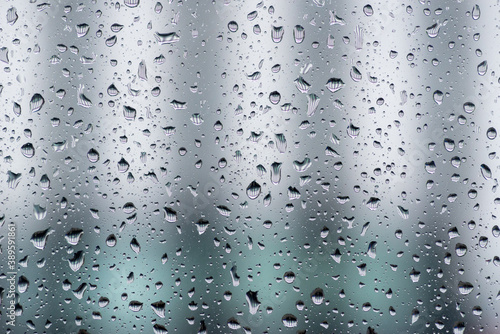 Janela molhada de chuva