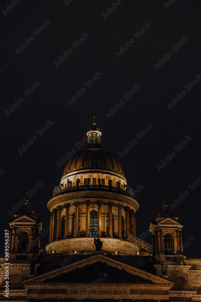 Obraz premium Saint Isaac's Cathedral, night