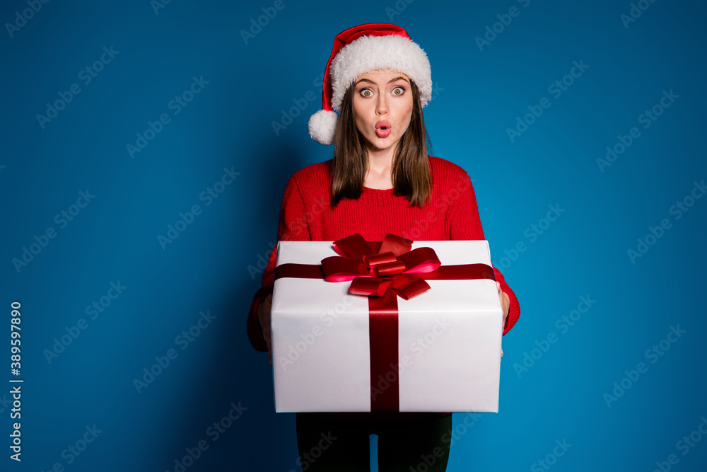 Photo of astonished girl in santa claus cap receive big gift box x-mas christmas newyear party midnight impressed wear trendy knitted pullover isolated dark blue color background Photo of astonished girl in santa claus cap receive big gift box x-mas christmas newyear party midnight impressed wear trendy knitted pullover isolated dark blue color background