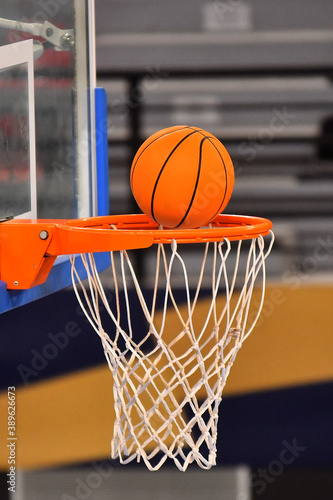 Ball falling through a Basketball Hoop © Filip