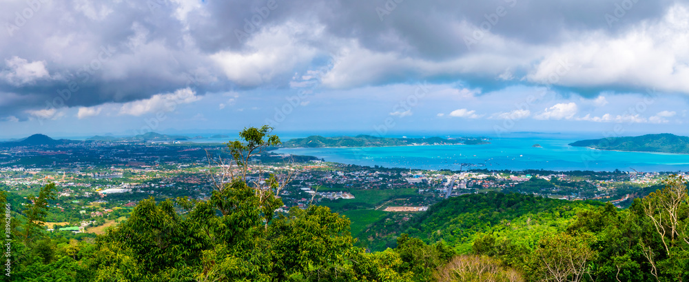 Obraz premium Panoramic aerial view from the Nakkerd hill of the Big Buddha, Phuket, Thailand.