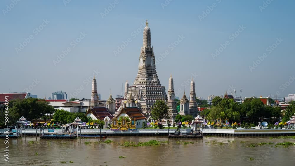 time lapse of Wat Arun Temple with Chao Phraya river in Bangkok, Thailand time lapse of Wat Arun Temple with Chao Phraya river in Bangkok, Thailand