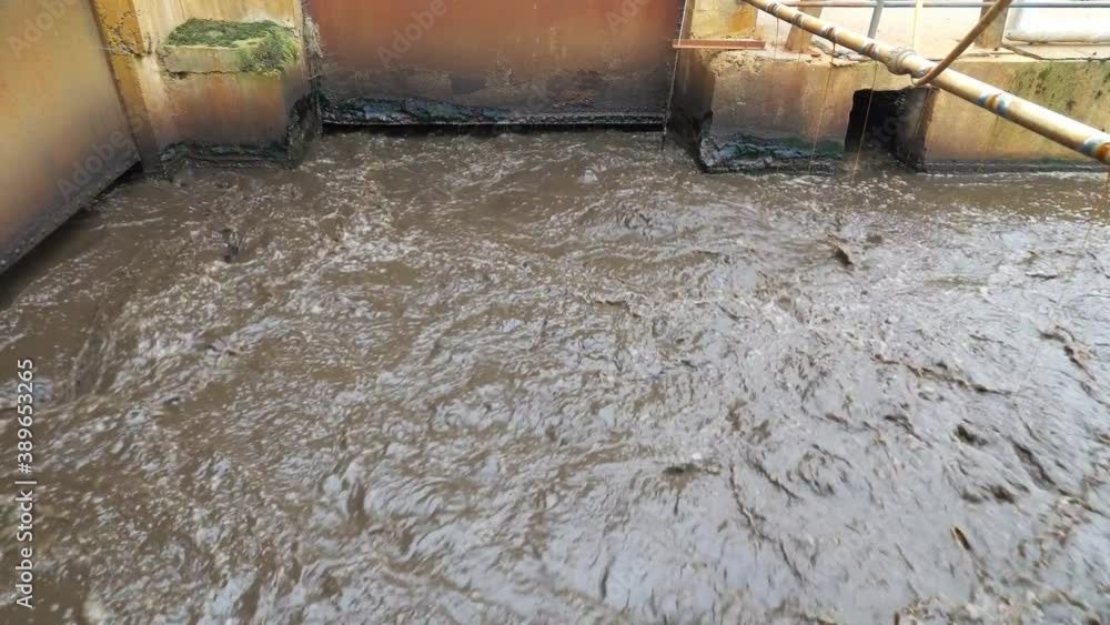 Swirl of municipal sludge in the tank to complete the digestion. The sludge is mixed and residual methane escapes. Swirl of municipal sludge in the tank to complete the digestion. The sludge is mixed and residual methane escapes.