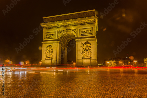 Paris triumphal arch illuminated © Rui Vale de Sousa