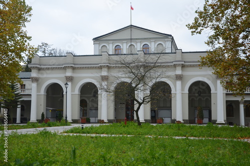 Busko Zdrój , puste ulice ,covid 19 Busko Zdrój , jesień 2020 Busko Zdrój , Busko Zdrój bez ludzi , bez ludności ulice , Busko Zdrój bez kuracjuszy , puste Park Zdrojowy w Busku Zdroju , Park w Busku