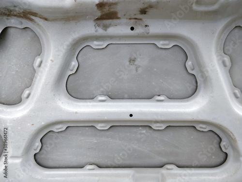 Ταπετσαρία Car bonnet backside having stains.