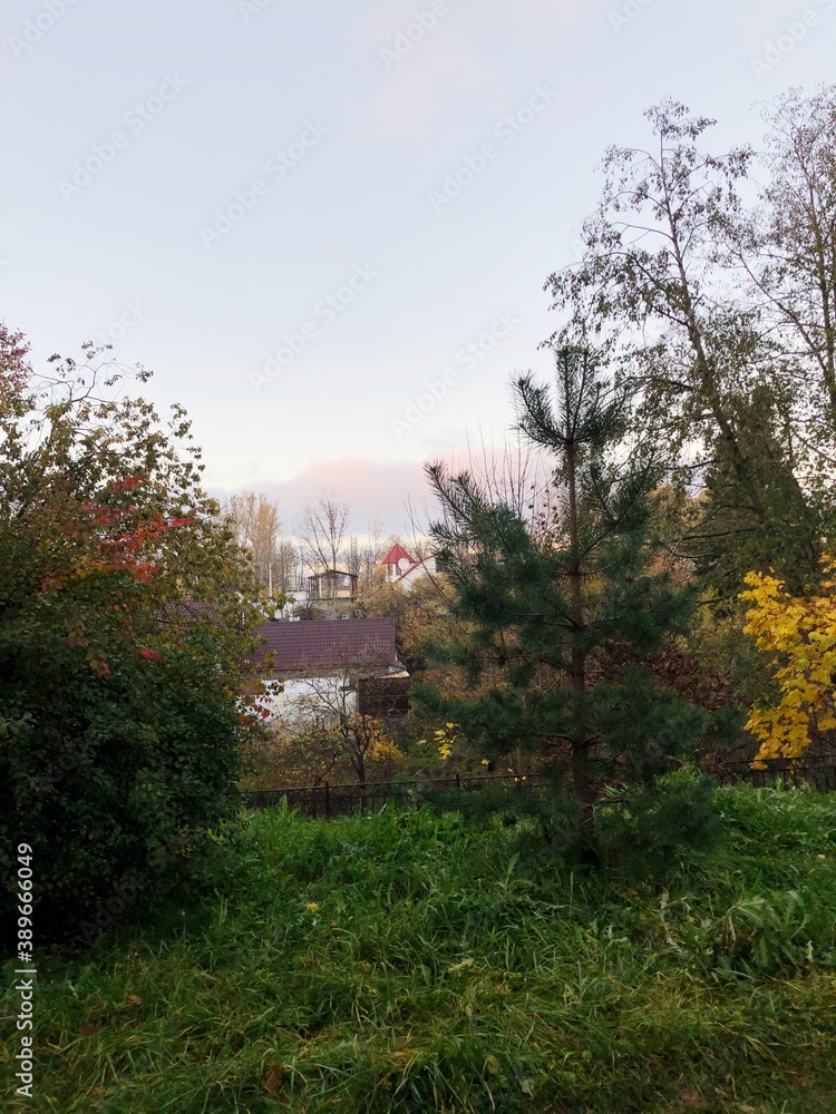 Naklejka premium Beautiful autumn landscape house in the village 